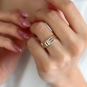 Anillo de diamantes İnitial de oro macizo de 14k, anillo de letras de oro hecho a mano, anillo personalizado, joyería fina de FİEMMA, anillo de diamantes İnitial, oro real