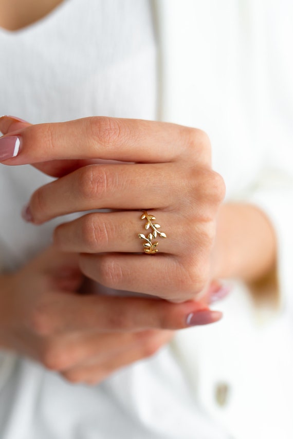 Alternative engagement ring , 14k gold leaf ring, Leaf wedding ring, G