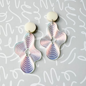 Pendientes llamativos de acrílico iridiscente, joyería de plástico cortada con láser