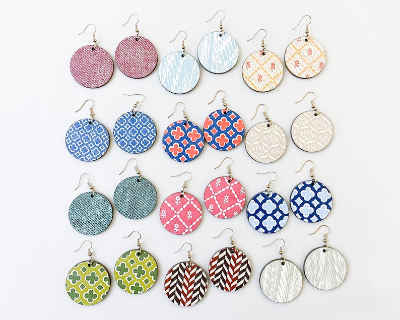 Lasercut bookcover earrings circles
