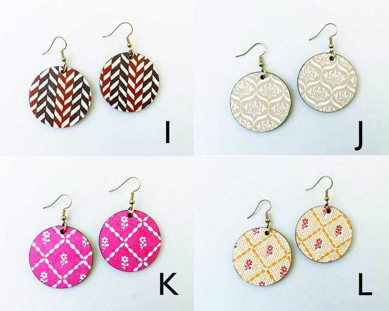 Lasercut bookcover earrings circles