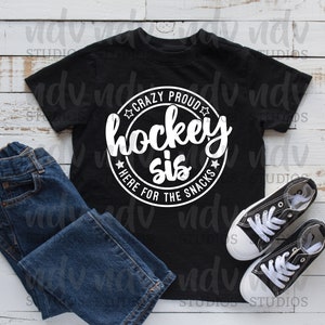 Hockey Sis SVG, Hockey Sister, Crazy Proud, Here for the Snacks, Schwester Shirt SVG, Schwester Geschenk, Png, Svg, digitale Datei, Cricut, Sublimation