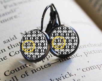 SHERLOCK "¡Aburrido! Smiley " 12mm Pequeños Pendientes, Sherlock Holmes, Fan Jewelry, Gran Regalo