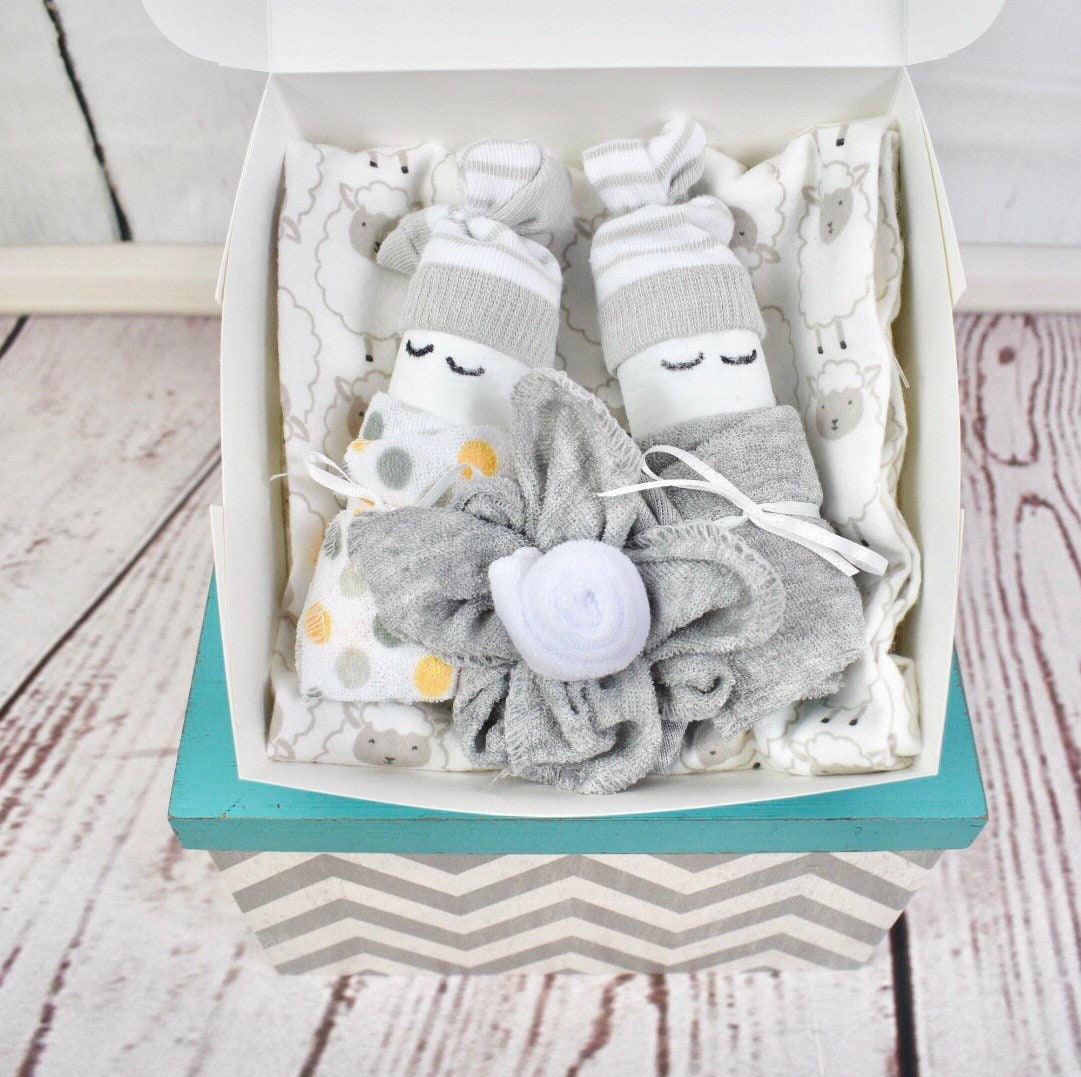 neutral baby shower gift ideas