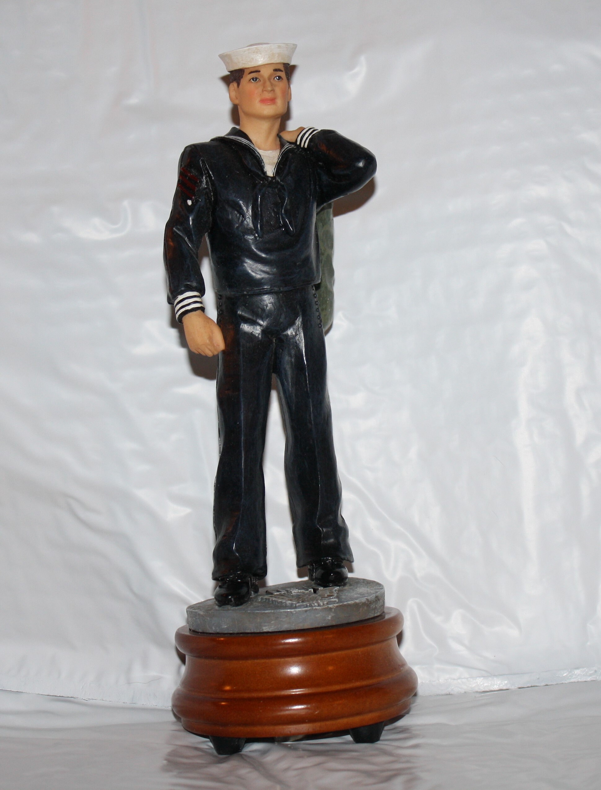 Vanmark American Heroes U.S. Navy Sailor, Musical Figurine Outward