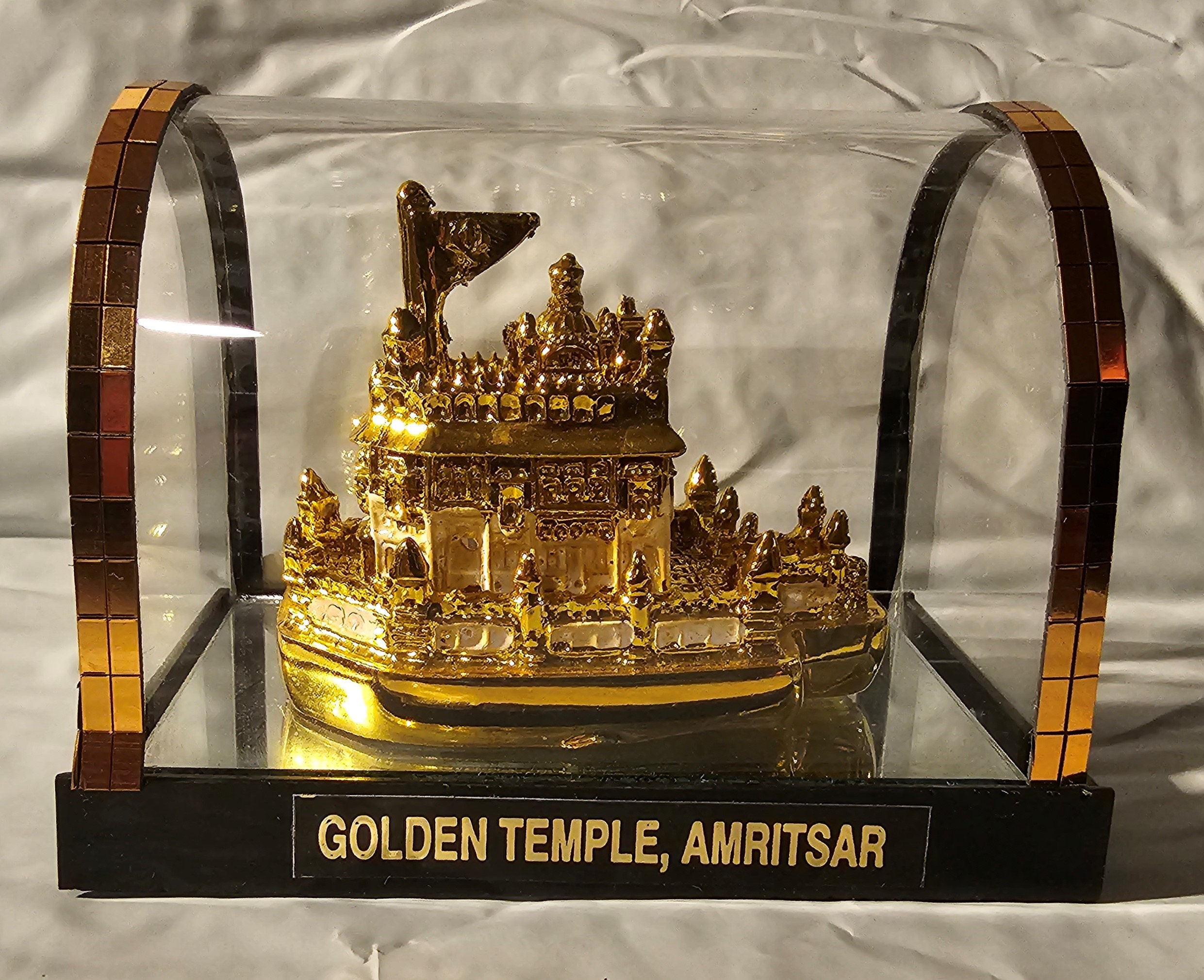 Golden Temple Keychain , Gurudwara Amritsar Stylish Antique Metal Keychain  / Designer Keyring for Men Stylish Or Girl Key Ring Hook Keychain Holder