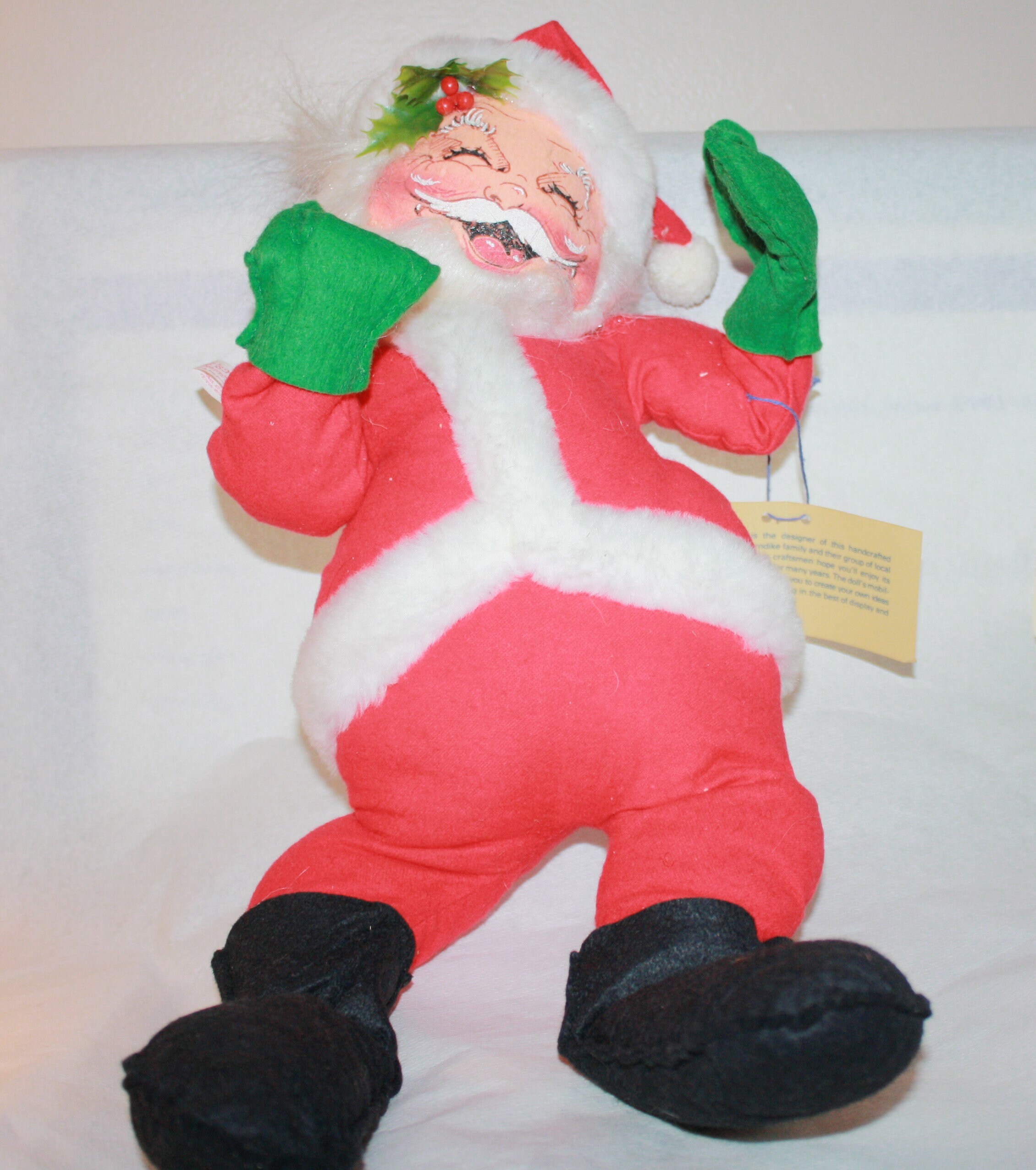 Vintage ANNALEE Doll 18 Santa Claus, 1981