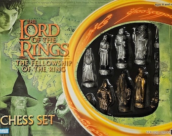 Lord of the Rings Chess Set - The Fellowship of the King, 2002 Parker Brothers,  #40868, NRFB