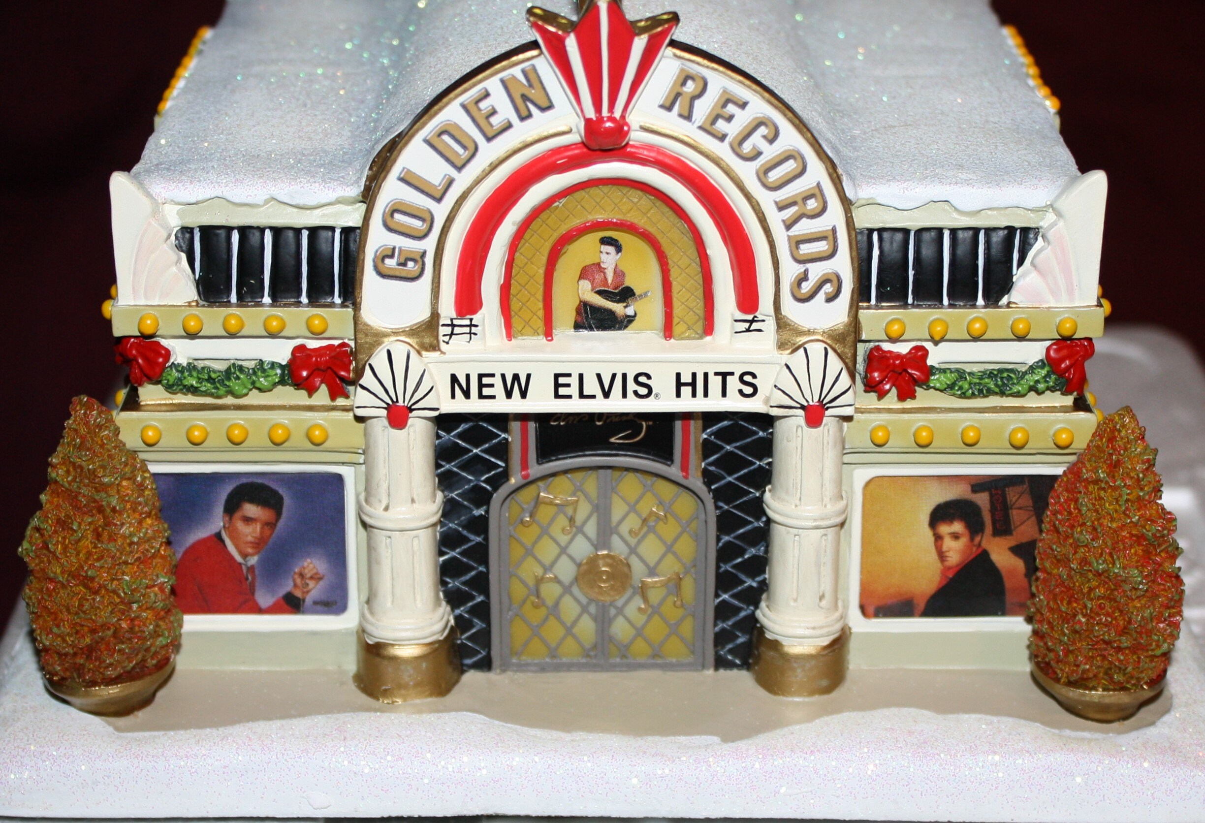This Is Who Cleans Elvis'S Private Rooms At Graceland - ryf31c0