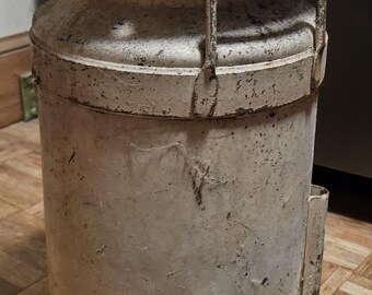 WANZER - 1966 Metal MILK CRATE Dairy Chicago - United Steel