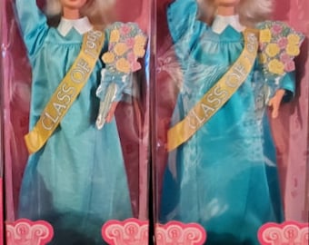 BARBIE, Graduation Barbie, 1998 Mattel, NRFB