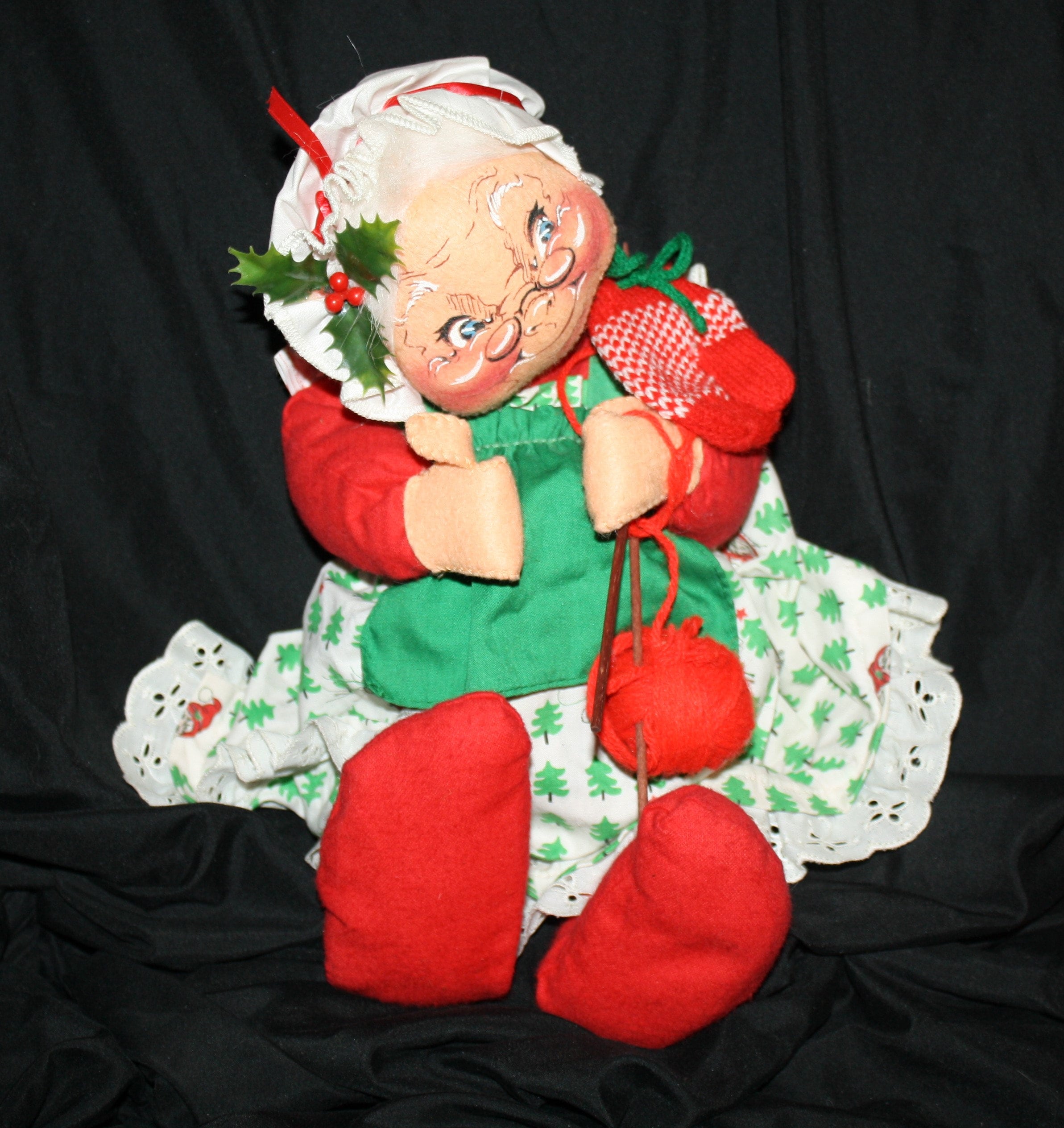 Annalee Mobilitee Dolls, 17 Mrs. Claus Knitting Stockings, 1987