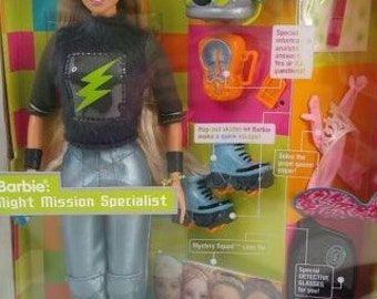 BARBIE, Barbie Flight Mission Specialist, Mystery Squad, a 2002 Mattel, #54222, NRFB