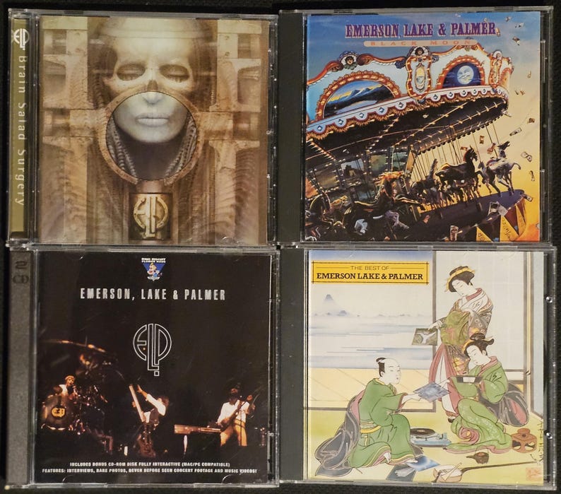 K&ouml;nnte beinhalten: Vier CD-H&uuml;llen mit Albumcovern. Oben links: "Brain Salad Surgery" mit surrealem Bild. Oben rechts: ein Karussell. Unten links: "Emerson, Lake & Palmer". Unten rechts: "The Best of Emerson, Lake & Palmer".