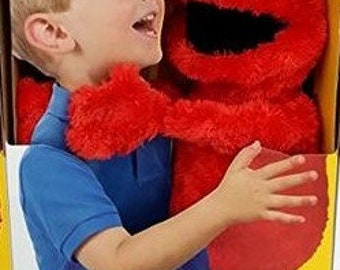 Sesame Street Elmo, Big Hugs Elmo, Interactive Doll, 2012 Playskool, NIB