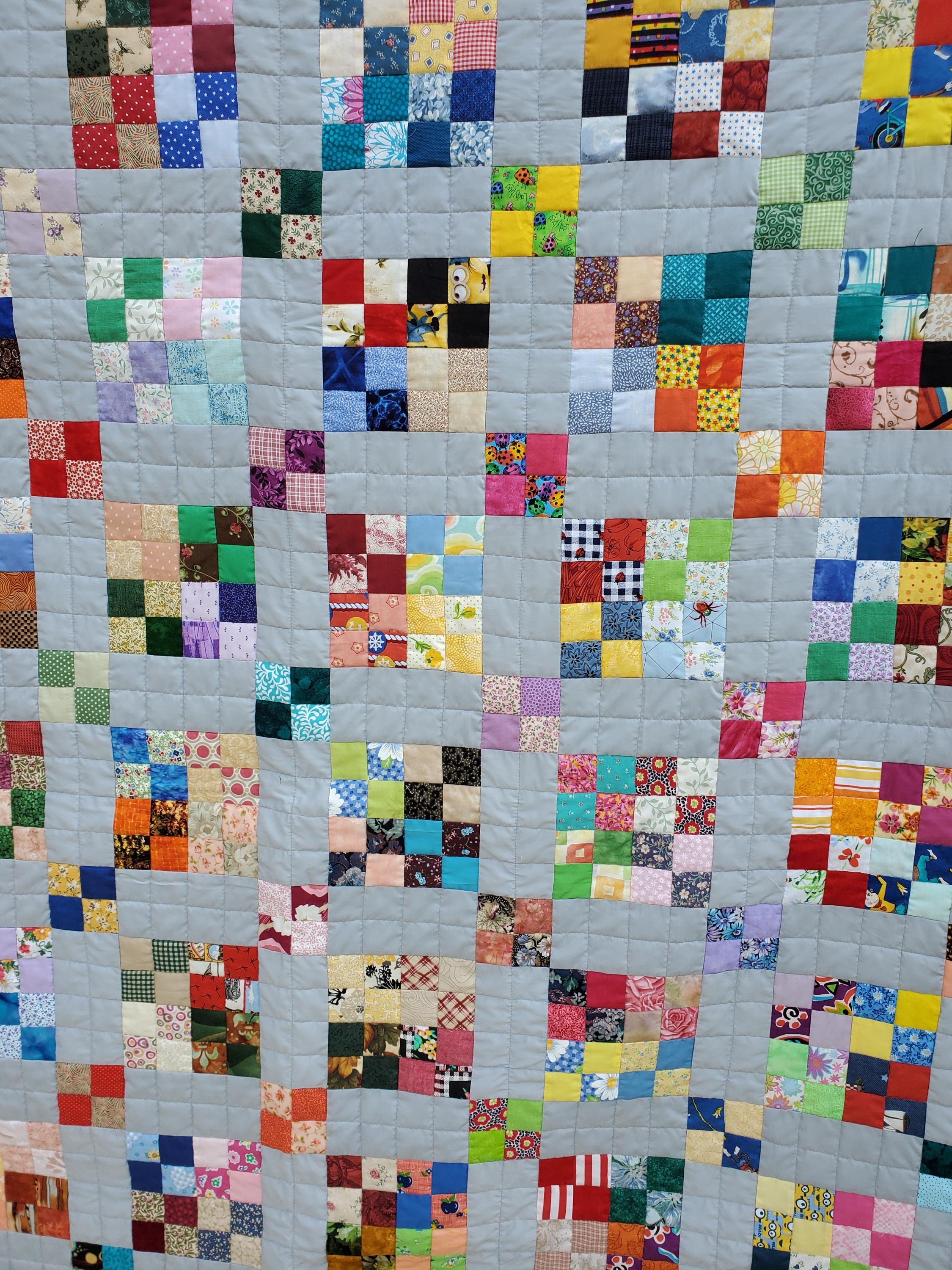 【AAKE】QUILTING OVER PADDING Quilt of 16 Patch Multicolored Squares With Four Patch