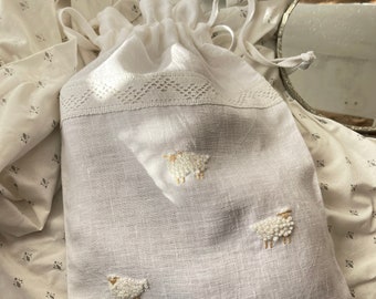 White linen pouch with sheep embroidery; Hand embroidery; Embroidered pouch; picnic pouch; hand embroidered.