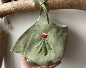 Baby bonnet "Radish", with botanical embroidery. Baby shower gift.