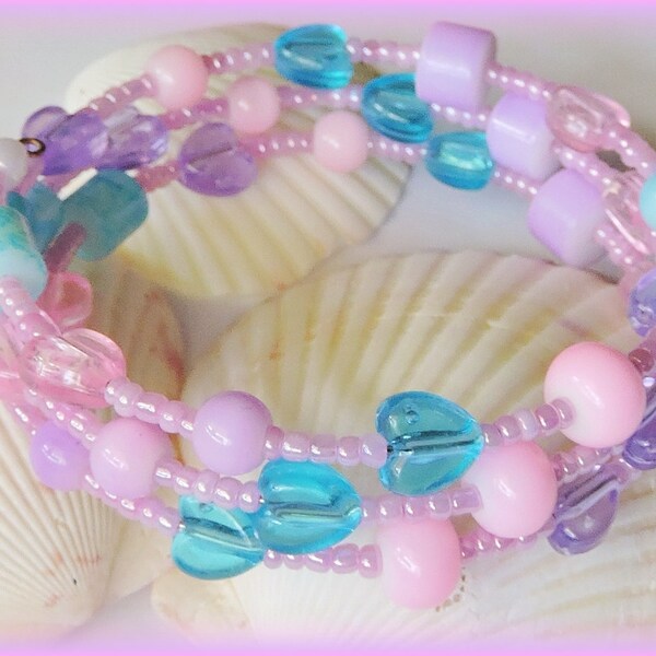 Pastel Bead Bracelet with Acrylic Hearts, Pink Blue Lilac Memory Wire Bracelet, Kandi Bracelet, Heart Bead Bracelet, Gift Under 10 Dollars