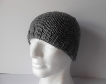 Cappello grigio lavorato a mano. Regalo di Natale per lui, Cappello grigio lavorato a maglia da uomo, berretto di Guy, cappello toque lavorato a maglia. Cappellino da uomo orologio grigio,