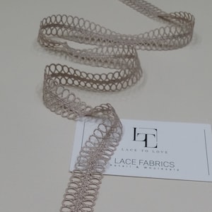 Leichte Aubergine Spitzenbesatz, Französische Spitze, Alencon Spitze, Hochzeitsspitze, Strumpfband Spitze, Abendkleider Spitze, Dessous Spitze yard LM5152