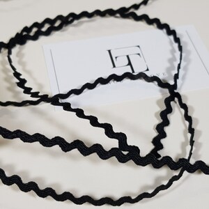 Fita preta rick rack, 6 mm/0,24 polegadas de largura, acabamento preto jumbo ric rac, vendido por metro, ST1067