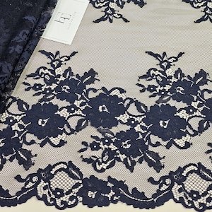 Azul oscuro sobre tela de encaje francés Chantilly de red negra, delicada tela de encaje nupcial de pestañas vendida cortada a medida, LL86004