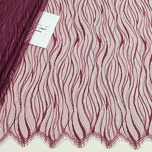 Delicado tecido de renda chantilly roxo por jarda, vestido de noiva de renda, tecido de renda véu, L70520137