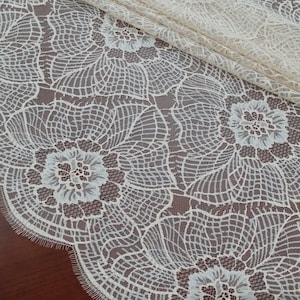 Beige kantstof, Frans kant, Chantilly-kant Bruidskant Bruiloftskant Wit kant Sluierkant geschulpte bloemenkant Lingeriekant L69691