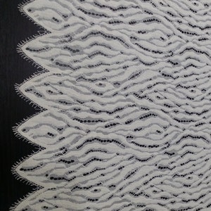 Cremeweißer Spitzenstoff, bestickte Spitze, cremefarbene Schleierspitze, französische Spitze, Schleierspitze, J819001