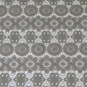 Cappuccinobruine geometrische kantstof, kantmateriaal in Indiase stijl, borduurstof doek met cirkels, verkocht per meter, N20204