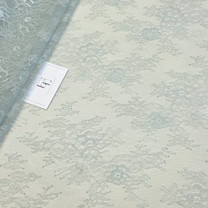 Tissu de dentelle vert grisâtre, tissu de dentelle de Chantilly française de couleur verte, matériel de dentelle de voile de mariage de mariée, vendu par mètre, WD2017