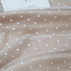 Tulle a pois bianco sporco venduto al metro, delicato tessuto di tulle invisibile ricamato con morbidi pois di velluto, velo da sposa in tulle, TK9504