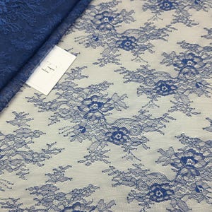 Tissu dentelle bleu, tissu de dentelle Chantilly française de couleur bleu foncé, matériau de dentelle de voile de mariage de mariée, vendu au mètre, WD2011