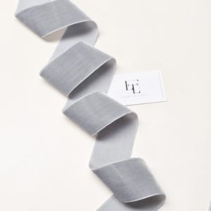 Grijs fluwelen lint verkocht per meter, grijze krans fluwelen lint, fluwelen stoffen slingertape, cadeaustrik, haarlint, fluwelen rand, ST1091