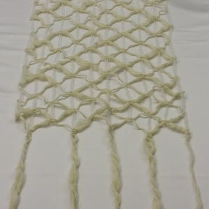 Elfenbeinfarbene Wollspitze, beigefarbene Häkelspitze, Spitzenborte, Spitzenborte, Hochzeitskleidspitze, Strumpfbandspitze, Wäschespitze IT8391