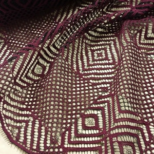 Dunkel lila Spitzenstoff, Frankreich Spitze, Alencon Spitze, Brautspitze, Hochzeitsspitze Stickerei Spitze Abendkleid Spitze Dessous Spitze L69911