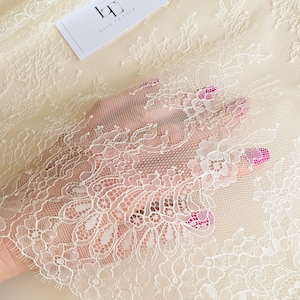 Tessuto in pizzo beige chiaro, pizzo francese avorio scuro, pizzo Chantilly, pizzo da sposa, pizzo da sposa, pizzo da velo, pizzo floreale smerlato, pizzo per lingerie WD6001