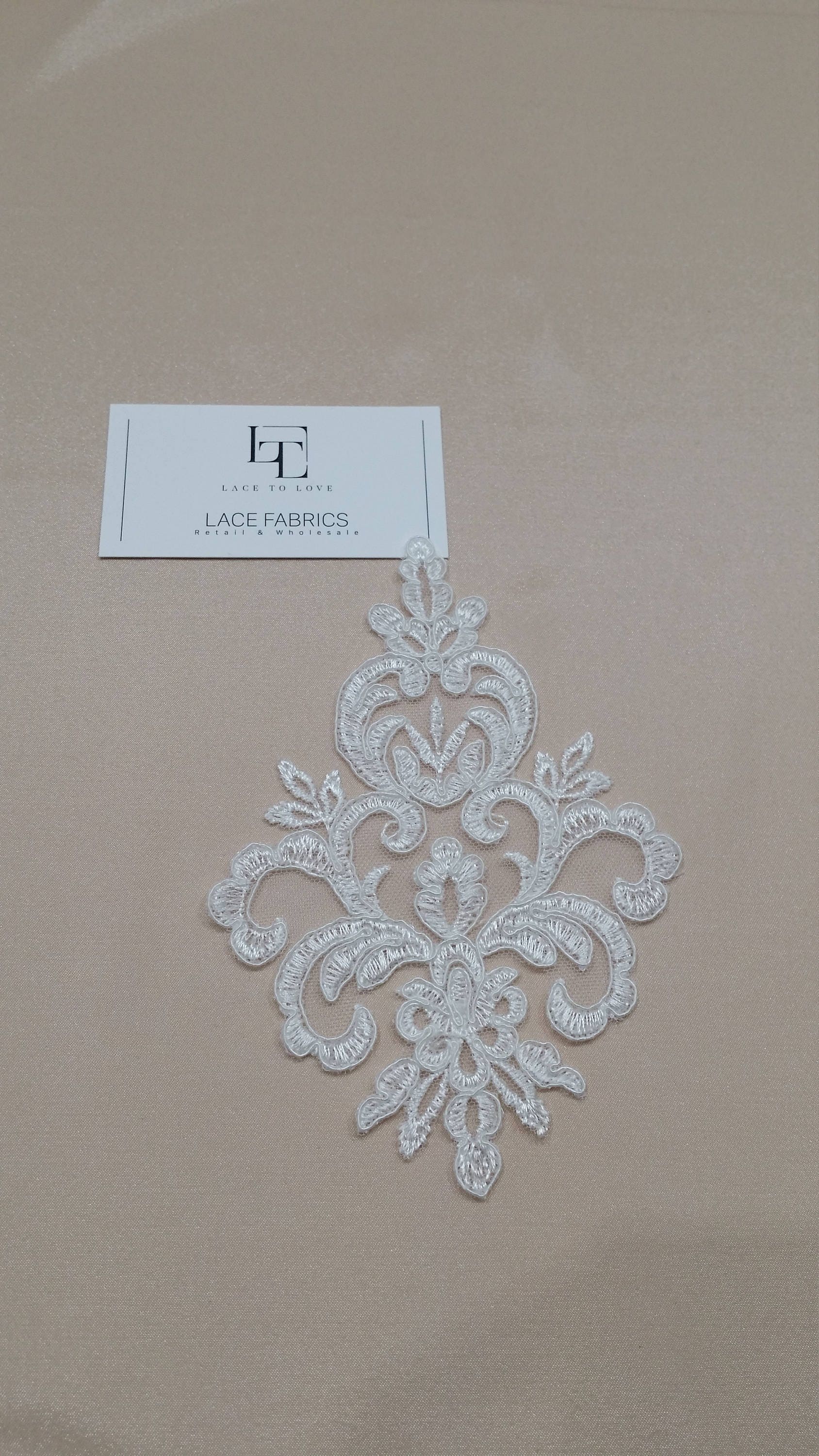 Ivory Lace La1009