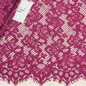 Tissu dentelle guipure violet vendu par mètre, dentelle florale violette d'Alençon espagnole, LL89891