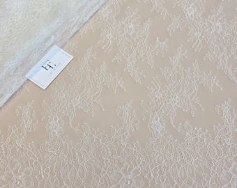 Hellelfenbein farbene Spitze, Chantilly Französische Spitze, Brautspitze, Hochzeitsspitze, weiße Schleierspitze, Ausgebogene Wimpern Spitze, Dessous Spitze, BT6034