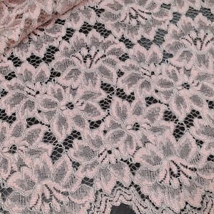 Leichte rosa Spitze mit hellgrauem Stoff Frankreich Alencon Spitze Brautspitze Hochzeitsspitze Stickerei Spitze Abendkleid Spitze Dessous Spitze J608811