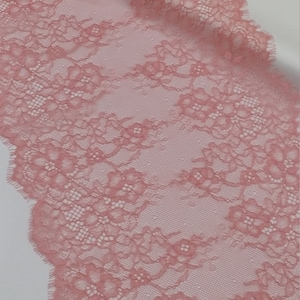 Rosa Spitzenbesatz, Lachsrosa Spitze, Chantillyspitze, Französische Spitze, Hochzeitsspitze, Ausgemuschelte Spitze, Eye-Lash-Spitze, Florale Spitze, Cloche L1771
