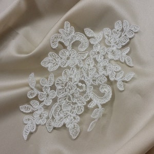 Applicazione in pizzo avorio, pizzo avorio, applicazione in pizzo Chantilly francese, pizzo 3D, applicazione da sposa, Applicazione M0004