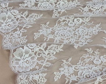 Off White lace fabric, French Lace, Chantilly Lace, bridal lace wedding lace, veil lace scalloped floral lace L91024