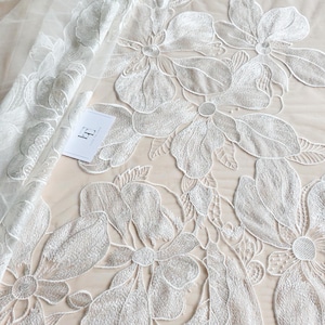 Tecido de renda marfim com bordado de flores grandes, renda francesa para noivas, renda para véu branco, bordado de tule ilusão invisível, WD6023