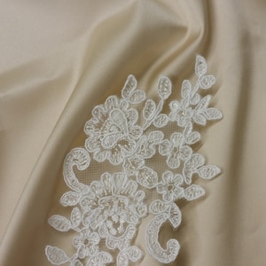 Applicazione in pizzo avorio, pizzo avorio, applicazione in pizzo Chantilly francese, pizzo 3D, applicazione da sposa, Applicazione M0002