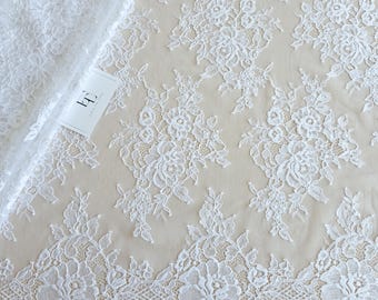 Weiße Wimpernspitze, französischer Chantilly-Hochzeitskleidstoff