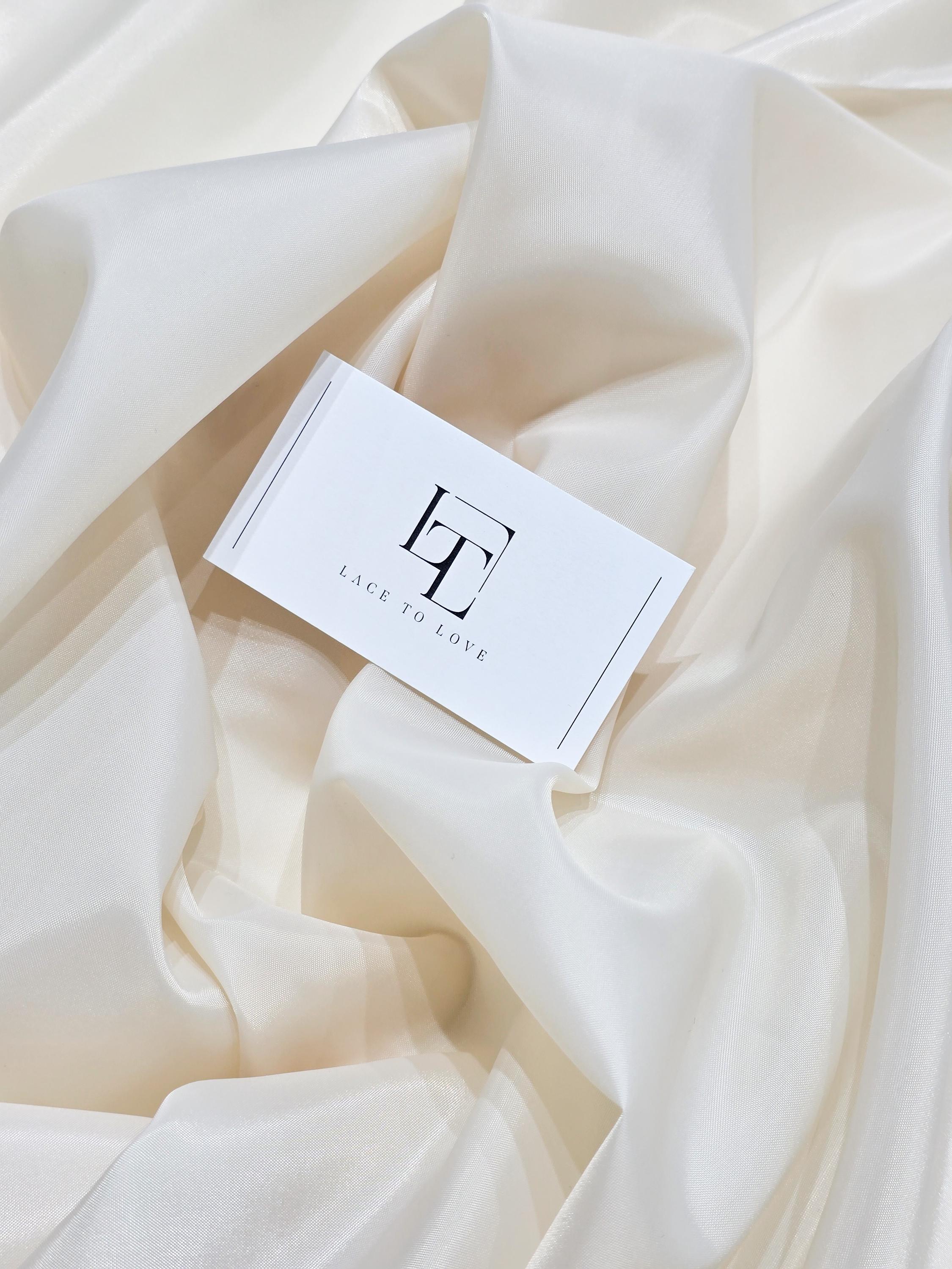 Futterstoff 100% Polyester – 0,5 M X 150 Cm Breit, Farbe Beige, Seidig Glänzend, Für Kleidung & Taschen