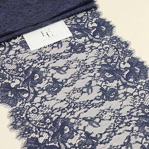 Adorno de encaje francés Chantilly azul cortado a medida, cinta decorativa de encaje azul oscuro, adorno de encaje de mercería azul, LMT1201